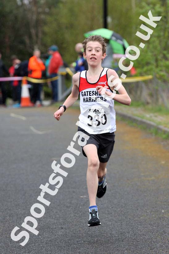 Boys and girls under-15s, Elswick Good Friday Road Races. Photo: David T. Hewitson/Sports for All Pics